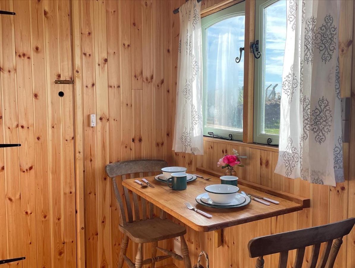 Trenewydd Farm Holiday Cottages Cardigan Bilik gambar